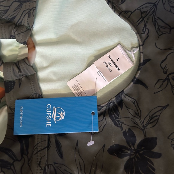 NEW! Green tropical Blooms One Piece Swimsuit - Picture 4 of 6